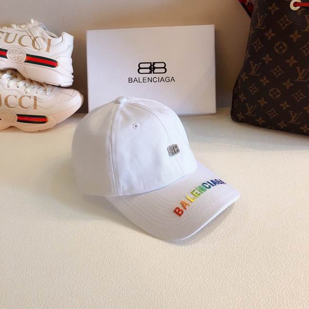 Ba*len*cia*ga hat